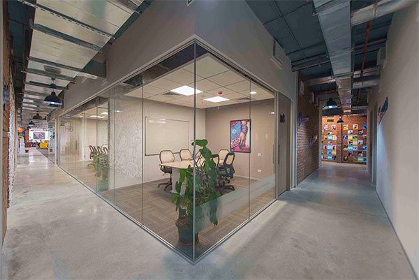 What is the role of a facility manager in real estate?